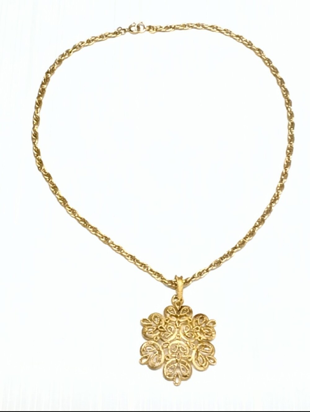 Trifari Gold Filigree Pendant with Twisted Rope Chain - Picture 8 of 11